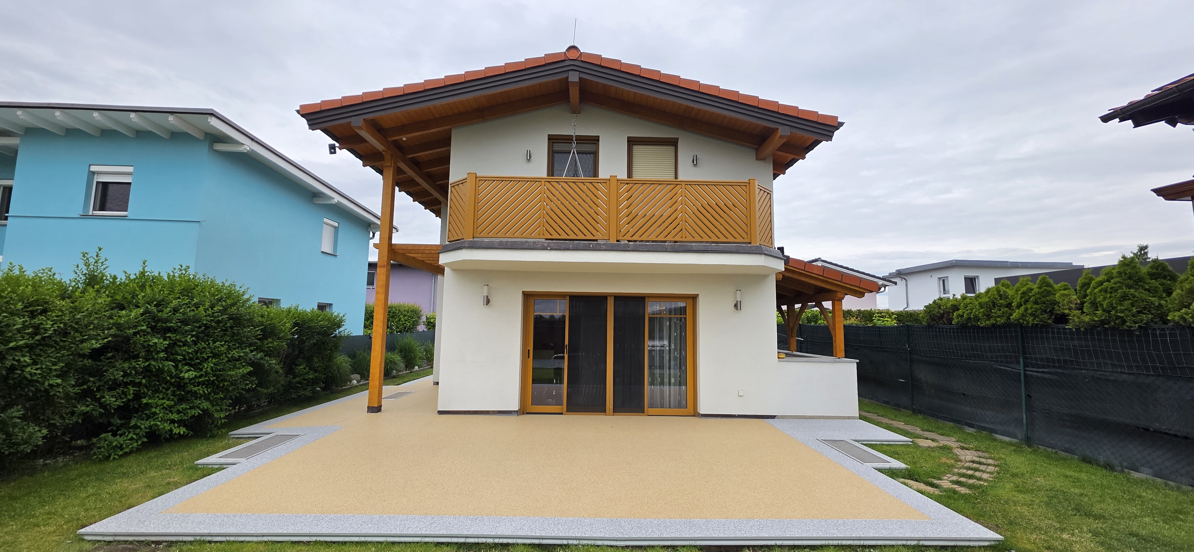 Fertige Terrasse mit Steinteppich